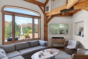 Smart TV, fireplace, video games, offices - Hot Tub + Outdoor Dining + Firepit | Bell Rock Trails | Timber & Rock Retreat (Sedona)