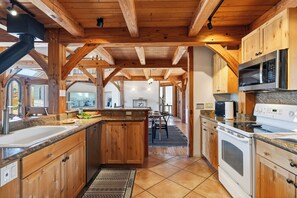 Fridge, microwave, oven, stovetop - Hot Tub + Outdoor Dining + Firepit | Bell Rock Trails | Timber & Rock Retreat (Sedona)