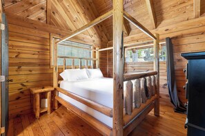 2 bedrooms, iron/ironing board, free WiFi, bed sheets - Private Hot Tub + Deck + Fire Pit + Mountain Views | Mins to Downtown (Townsend)