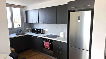 Fridge, microwave, stovetop, cookware/dishes/utensils