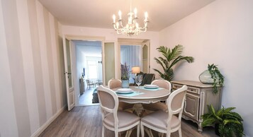 Apartamento econômico, vista para o lago | Opções para refeição
