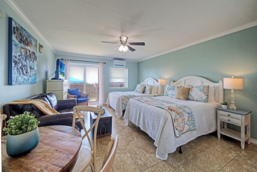 Walk To Beach + Boardwalk | Golf Cart Zone + Pool Access | Ocean View Efficiency - Port Aransas, TX