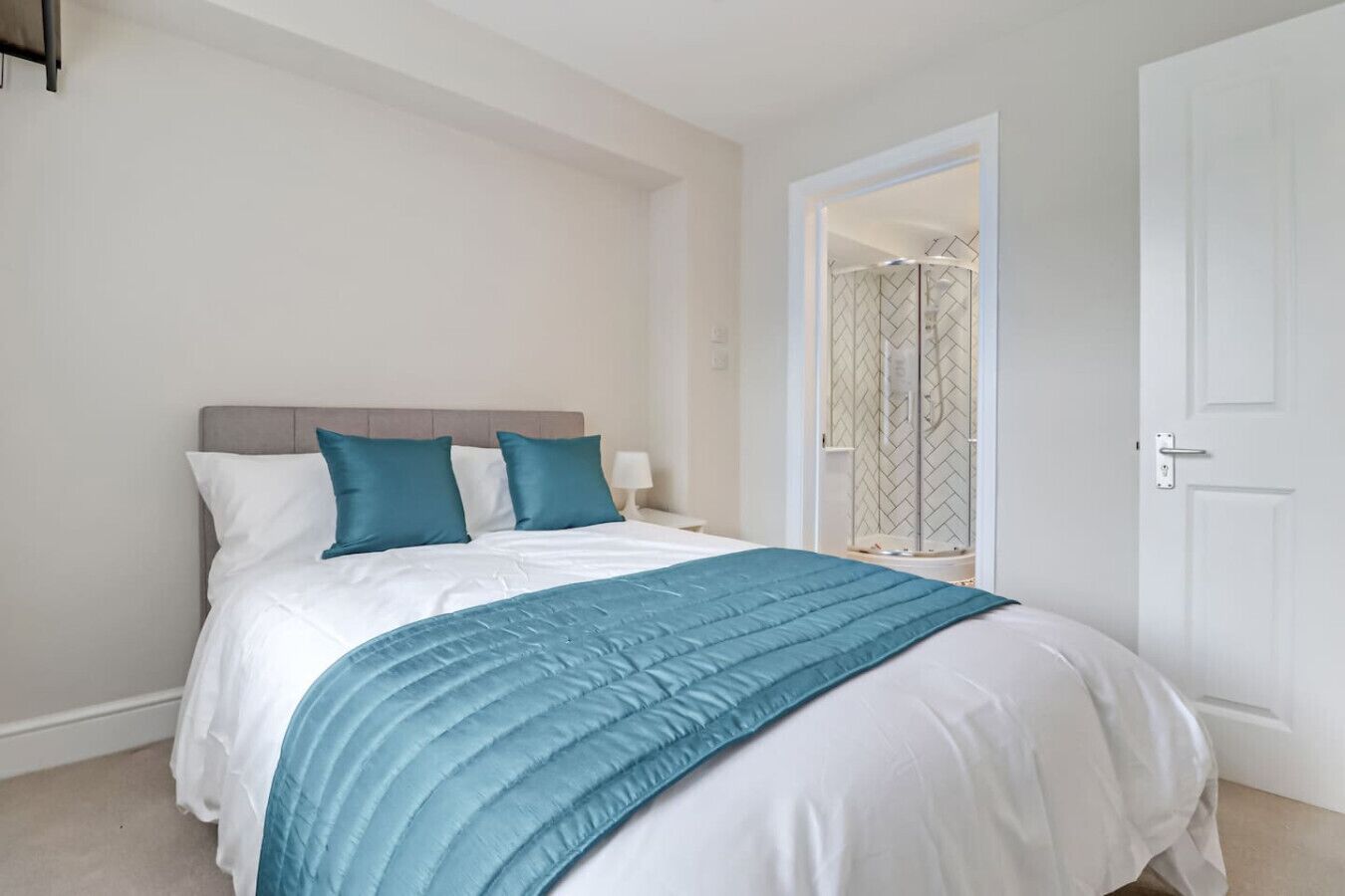 5 bedrooms, iron/ironing board, WiFi