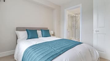 5 bedrooms, iron/ironing board, WiFi