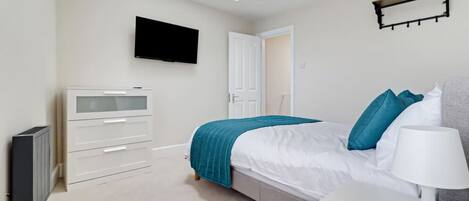 5 bedrooms, iron/ironing board, WiFi