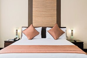 In-room safe, desk, laptop workspace, iron/ironing board - Hotel 33 Kampala (Kampala)