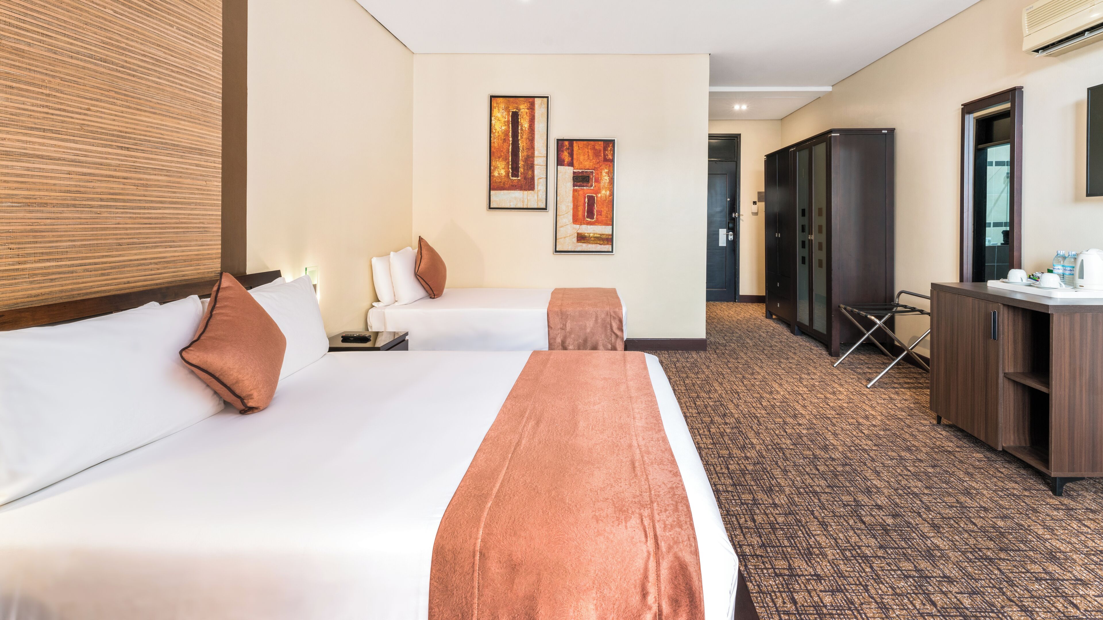 Quarto duplo standard, sacada, vista para a cidade