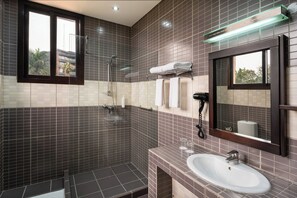 Free toiletries, hair dryer, towels, soap - Hotel 33 Kampala (Kampala)