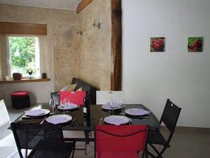 Dining - Gîte Du Côteau – 10 min from Puy du Fou (Les Herbiers)