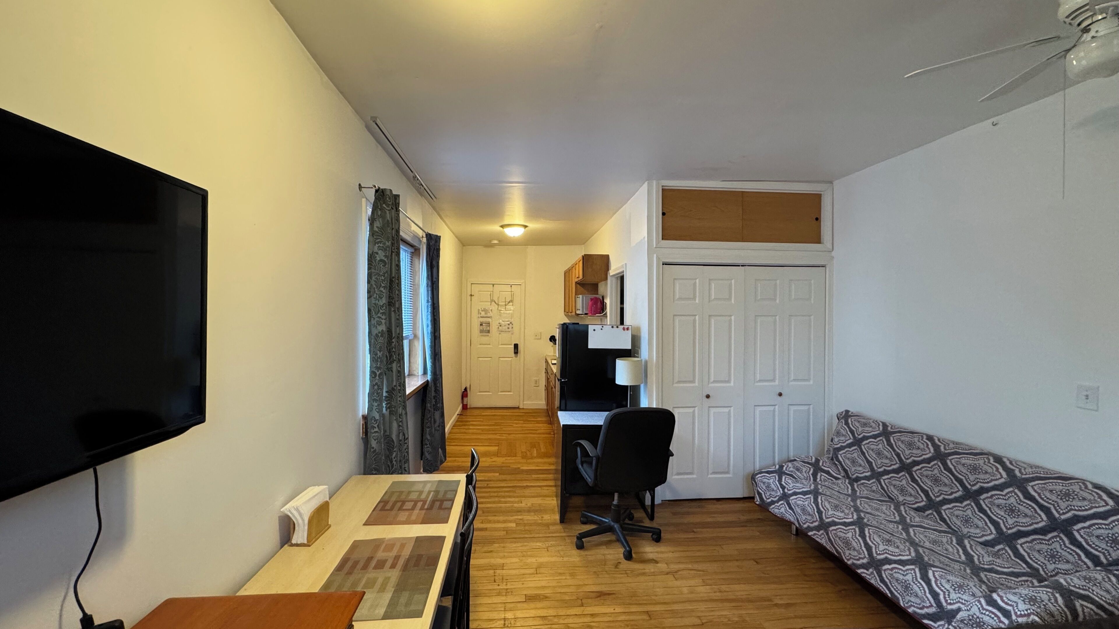 1 chambre, fer et planche à repasser, accès Internet, draps fournis