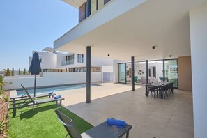 Outdoor dining - Brand New 4 Bedroom Villa in Protaras Center (Paralimni)