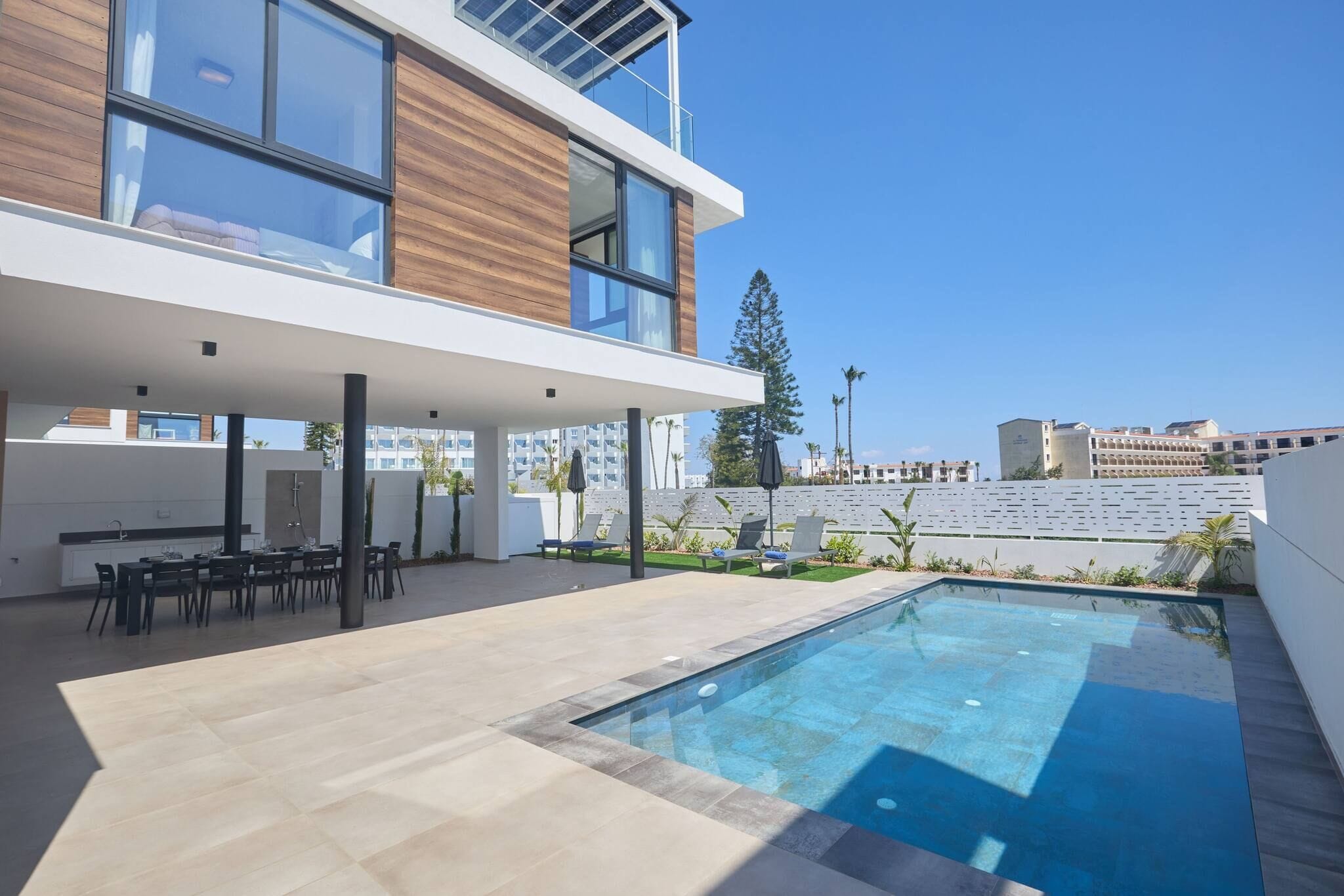 Villa, 4 soverom, privat basseng, hageutsikt | Basseng | Utendørsbasseng
