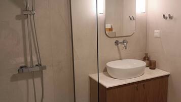 Apartment, 1 Bedroom | Bathroom