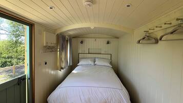 2 bedrooms, WiFi (free), individually decorated, individually furnished