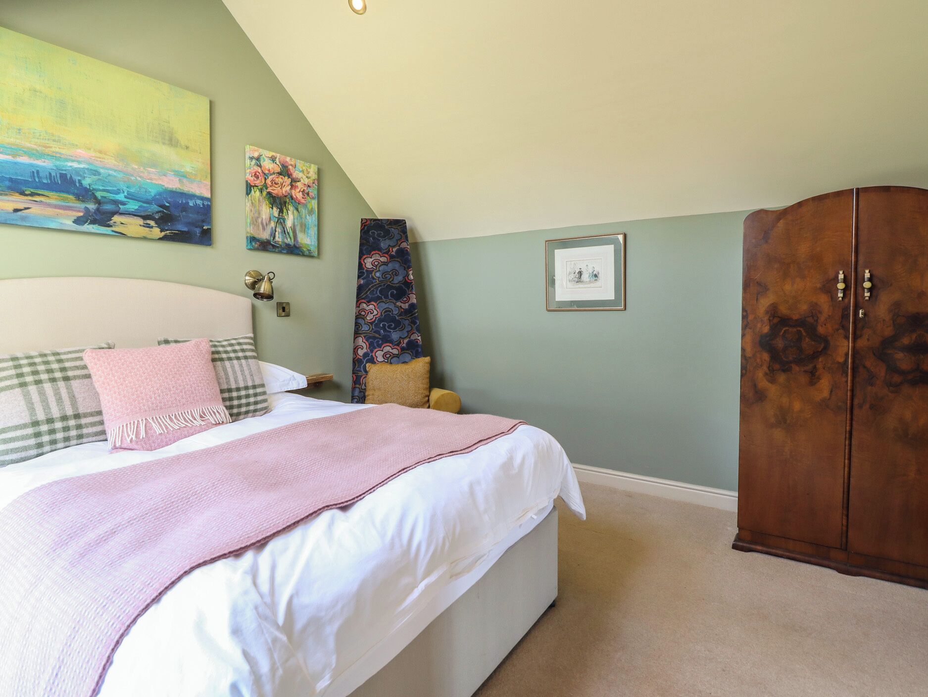 1 Schlafzimmer, kostenloses WLAN, individuell dekoriert