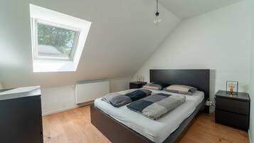 2 bedrooms, WiFi, bed sheets