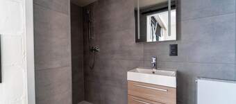 Acacia 102