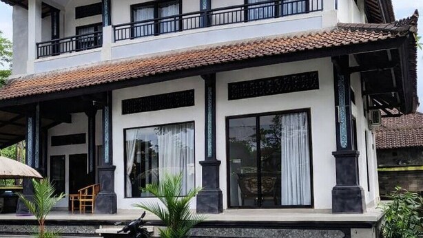 A two-story building with a tiled roof, large windows, and a balcony. - Cozzy Aesthetic Guest House (Ubud)