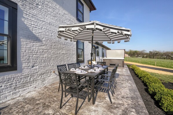 Outdoor dining