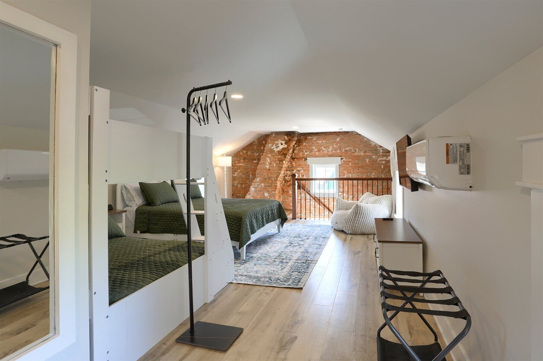 5 bedrooms, in-room safe, iron/ironing board, travel crib