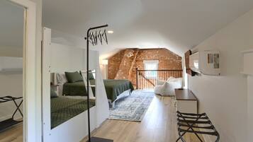 5 bedrooms, in-room safe, iron/ironing board, travel crib