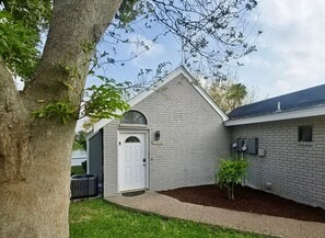 Exterior - Waterside at VICC - Cozy, Blissful Views! (Brownsville)