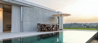 Alvarinho Villa — 5 Suites & Heated Pool