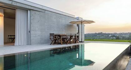 Alvarinho Villa — 5 Suites & Heated Pool