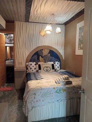 Decoración personalizada, muebles diferentes y wifi gratis 