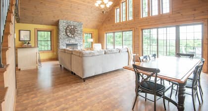 4-bedroom cabin in superb Everett with cozy mountain vibes