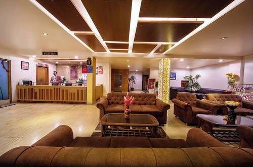 Hotel Riverside Resort Near Kainchi Dham