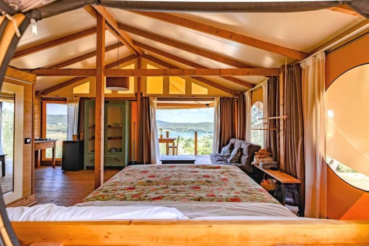 Telttamajoitus, järvinäköala