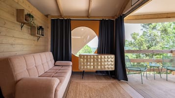 Family Tent, Lake View | Living area