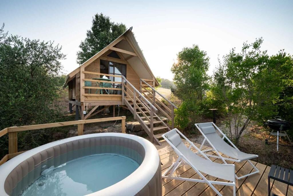 Telttamajoitus, järvinäköala | Terassi/patio