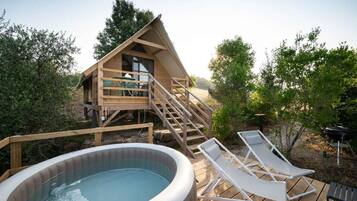 Telttamajoitus, järvinäköala | Terassi/patio