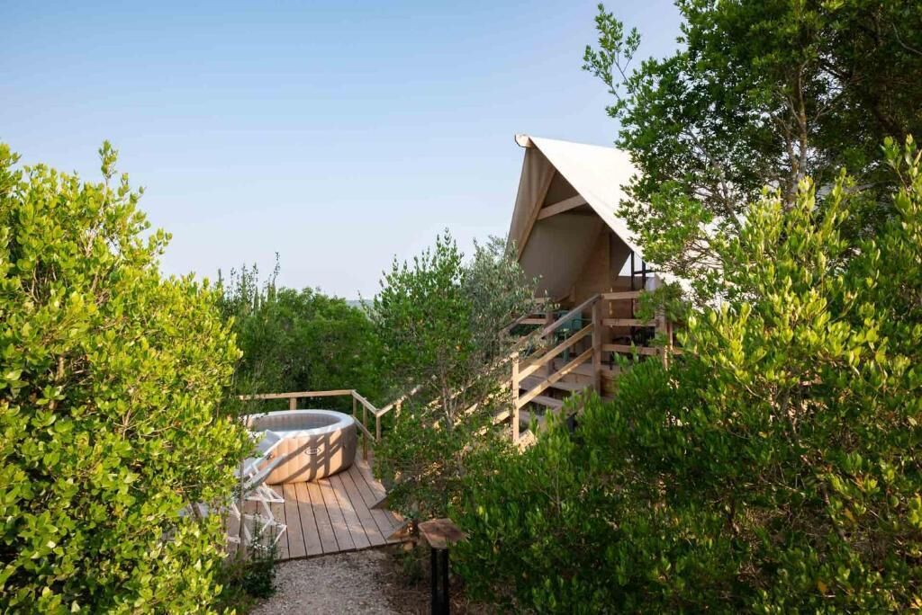 Telttamajoitus, järvinäköala | Ulkoporeallas