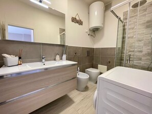 Shower - Sea and pool view apartment (Porto Santa Margherita)