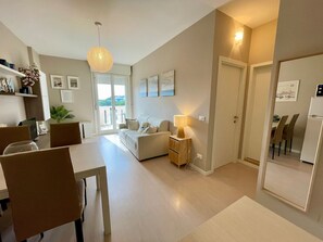 TV - Sea and pool view apartment (Porto Santa Margherita)