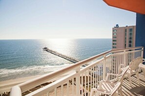 A balcony with a view of the ocean and a pier. - Enjoyable 2-bedroom apartment with AC in North Myrtle Beach prince (North Myrtle Beach)