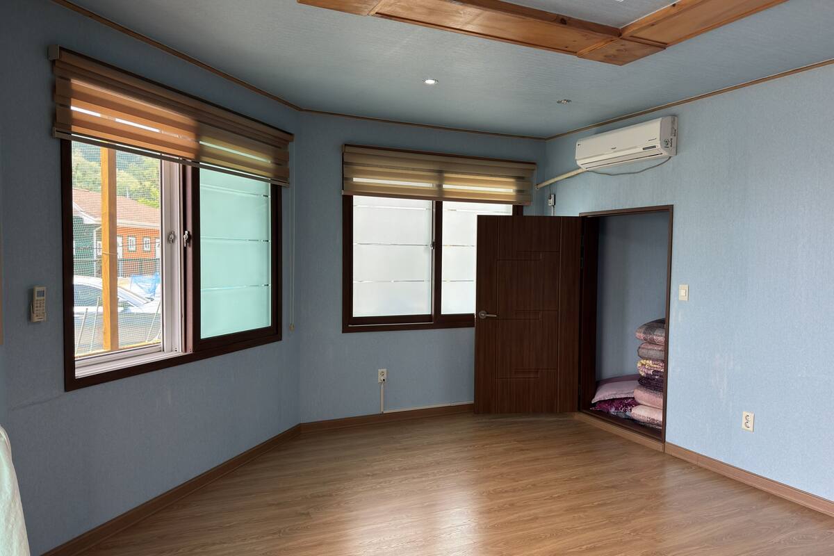 Basic Room, Balcony, Sea View | WiFi (free)