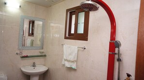 Basic Room, Balcony, Sea View | Bathroom