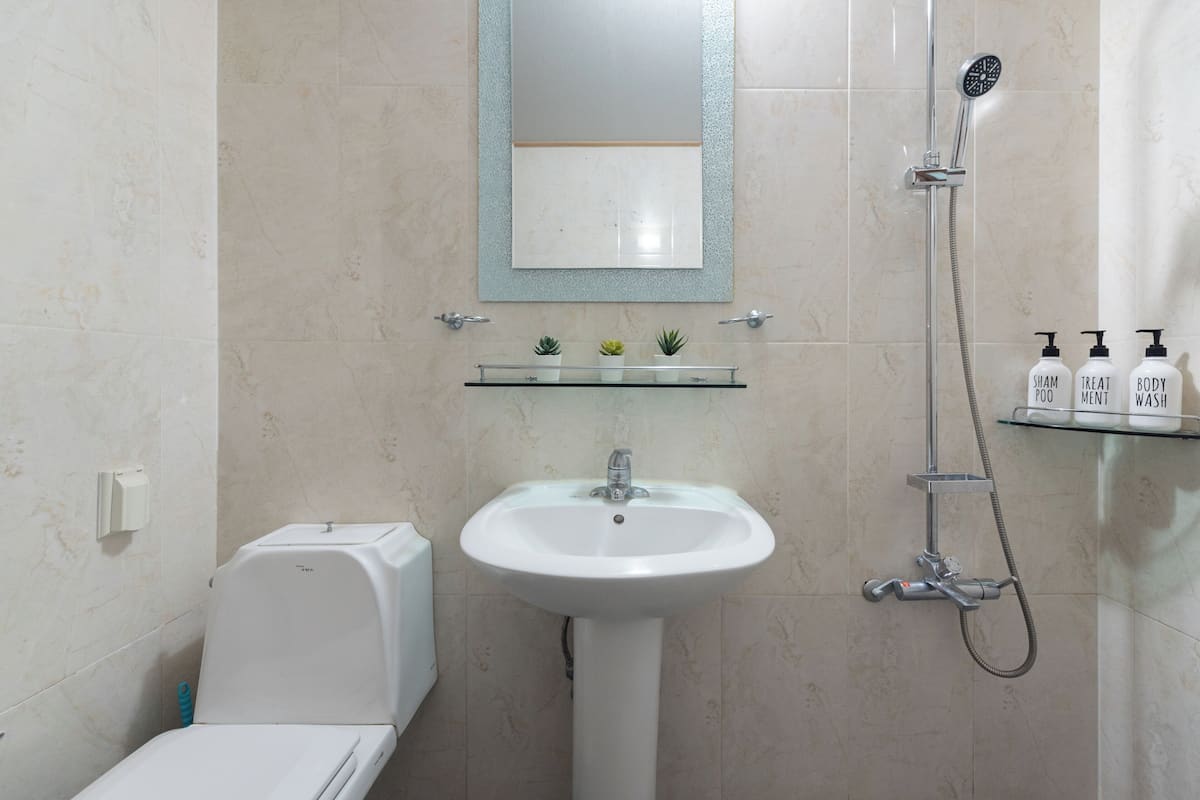 Family Double or Twin Room, Balcony, Sea View | Bathroom