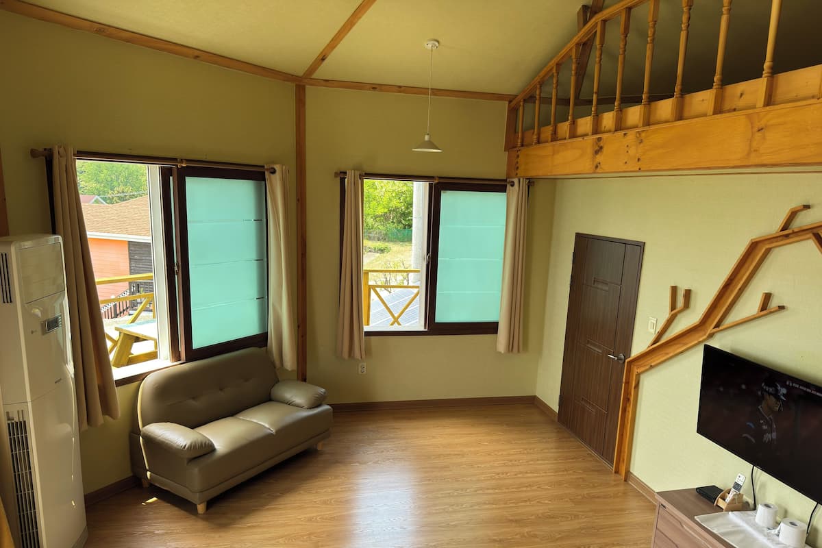 Classic Duplex, Balcony, Sea View | Interior