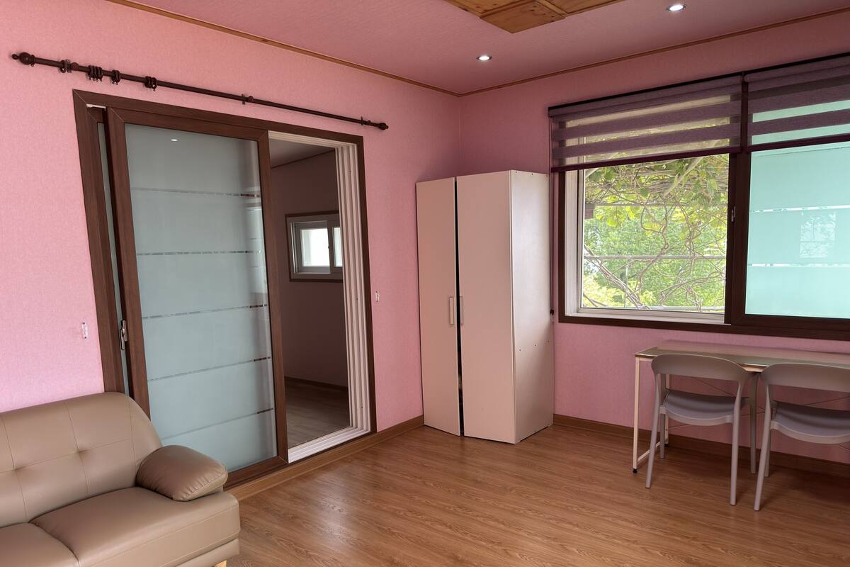 Family Double or Twin Room, Balcony, Sea View | Living area