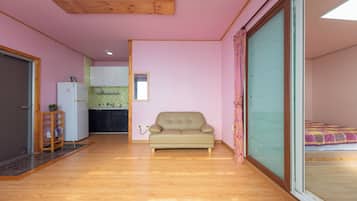Family Double or Twin Room, Balcony, Sea View | Interior