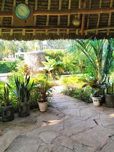 Diani beach exclusive private cottage with tropical gardens-pool-outside lounges