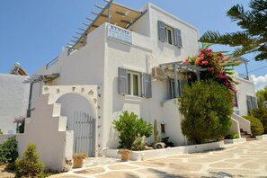 Exterior - Studios Kymata  (Milos)