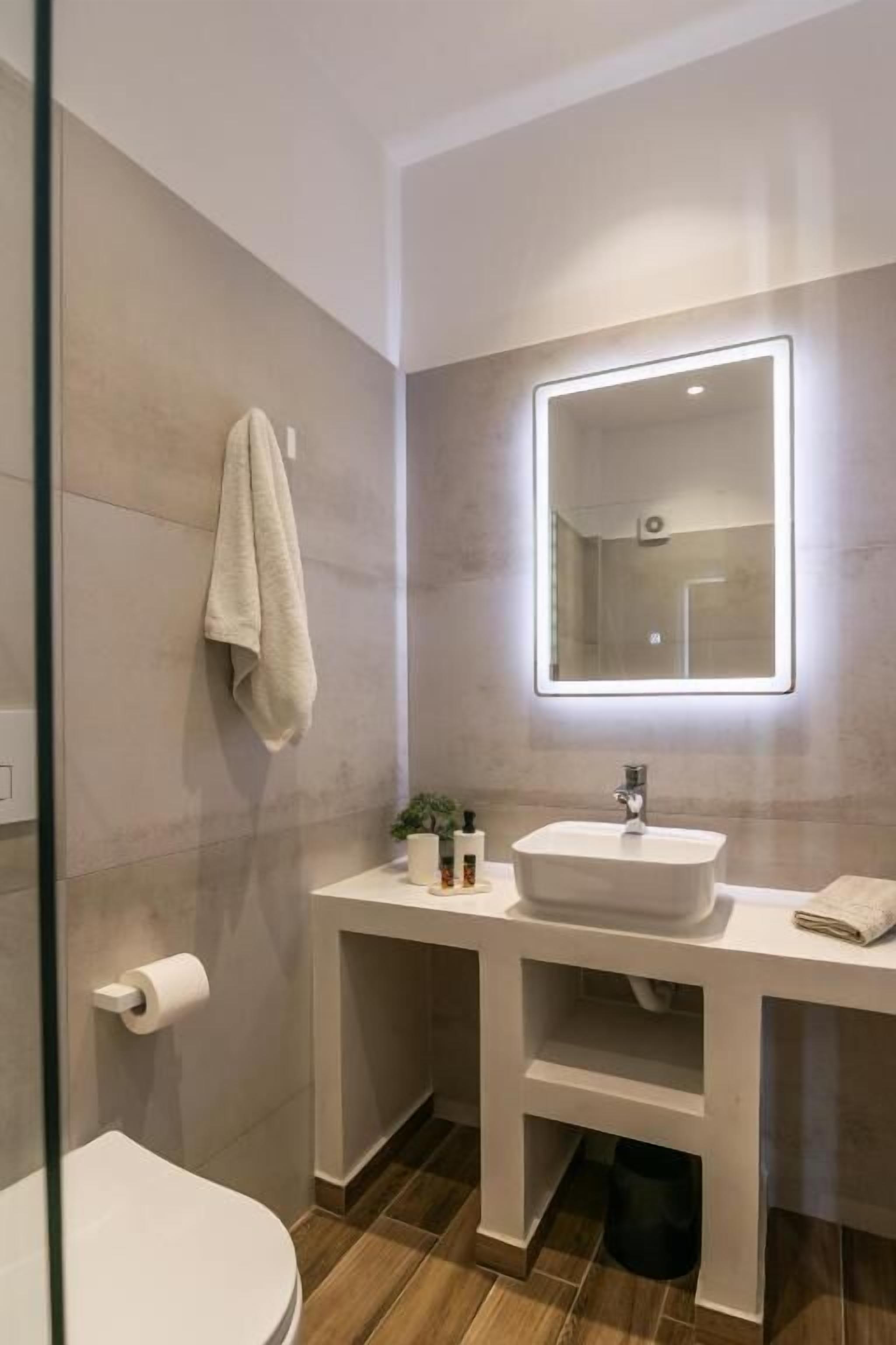 Family Quadruple Room, City View | Bathroom