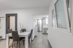 Dining - Vacation Home 'La Ventana A La Catedral' with Sea View and Wi-Fi (Las Palmas de Gran Canaria)