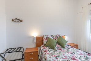 2 bedrooms, iron/ironing board, WiFi, bed sheets - Vacation Home 'La Ventana A La Catedral' with Sea View and Wi-Fi (Las Palmas de Gran Canaria)